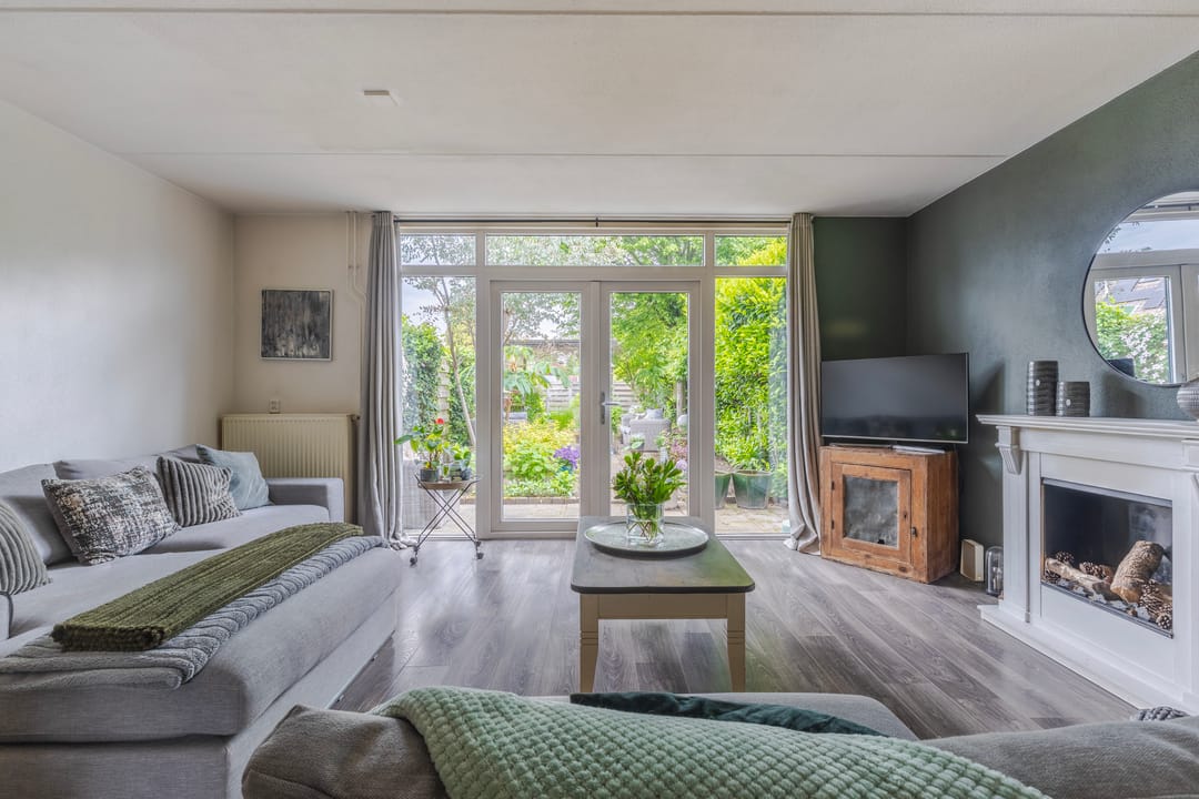 Spacious Family Home with Deep Garden and Private Driveway in Huissen — 13