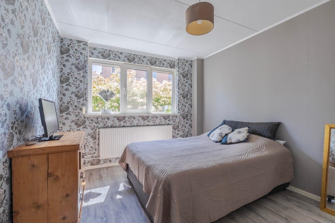 Spacious Family Home with Deep Garden and Private Driveway in Huissen — 22