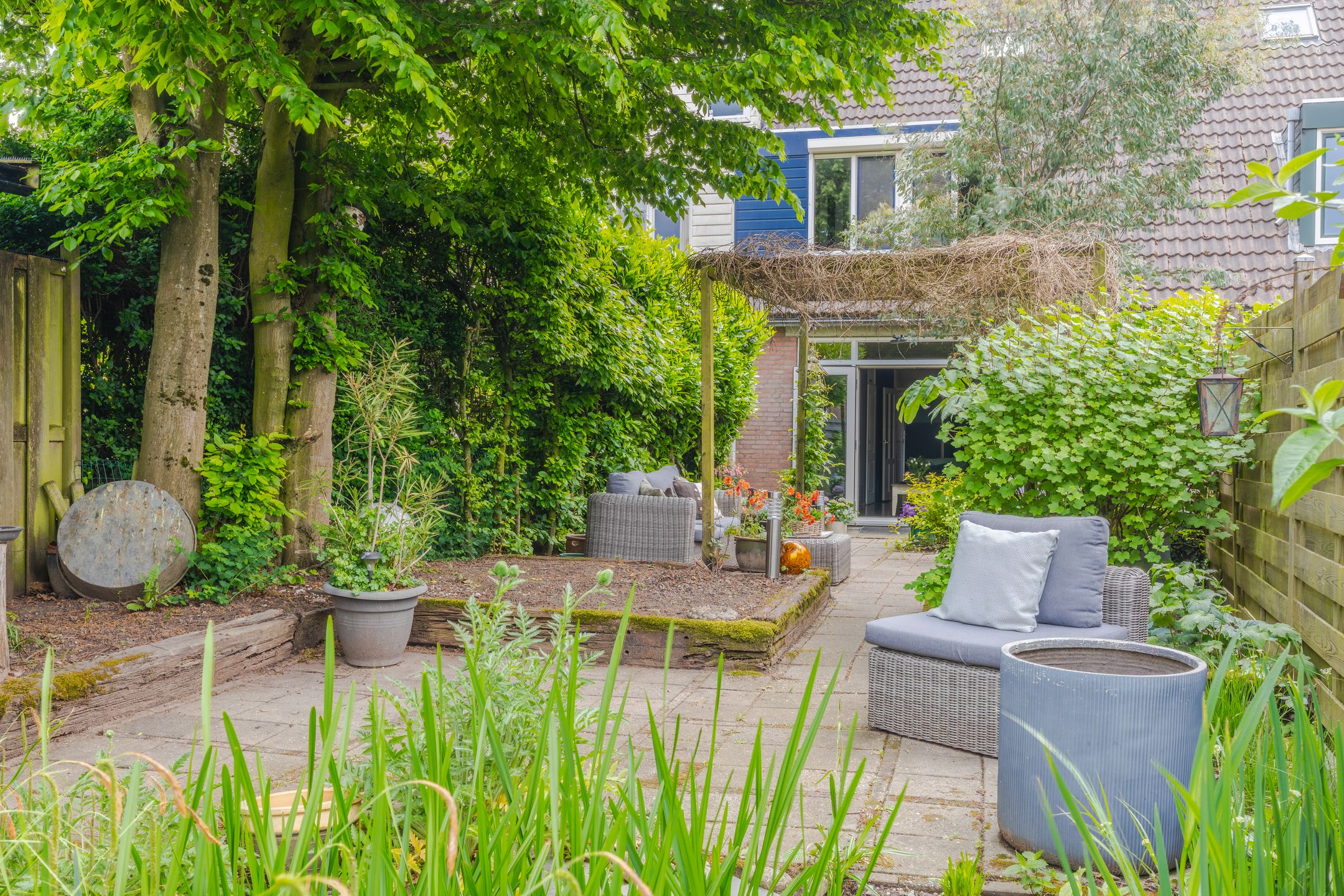Spacious Family Home with Deep Garden and Private Driveway in Huissen — 33