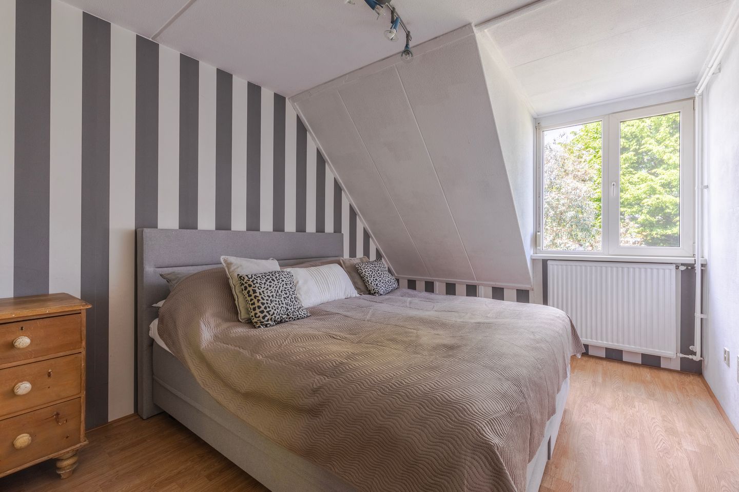 Spacious Family Home with Deep Garden and Private Driveway in Huissen — 20