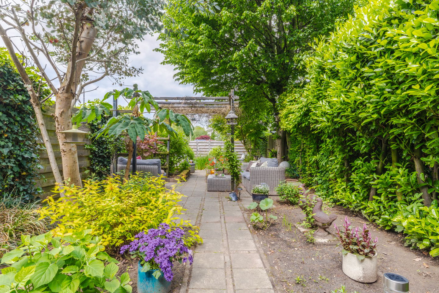 Spacious Family Home with Deep Garden and Private Driveway in Huissen — 34