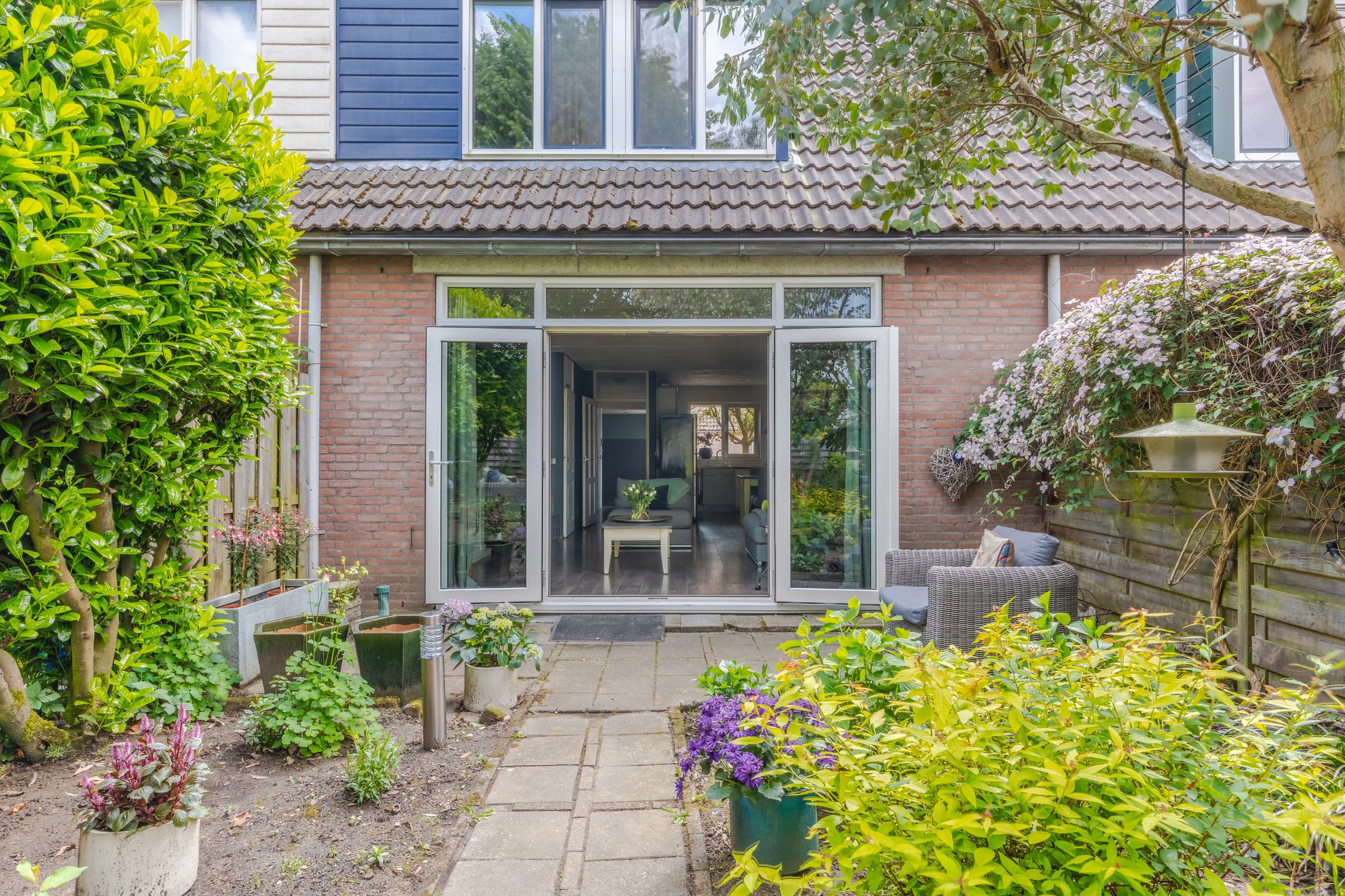 Spacious Family Home with Deep Garden and Private Driveway in Huissen — 30