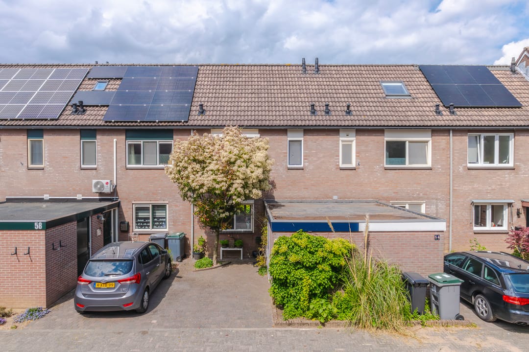 Spacious Family Home with Deep Garden and Private Driveway in Huissen — 37