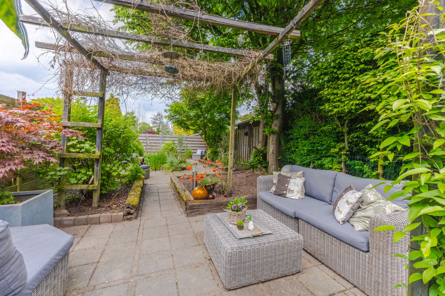 Spacious Family Home with Deep Garden and Private Driveway in Huissen — 35