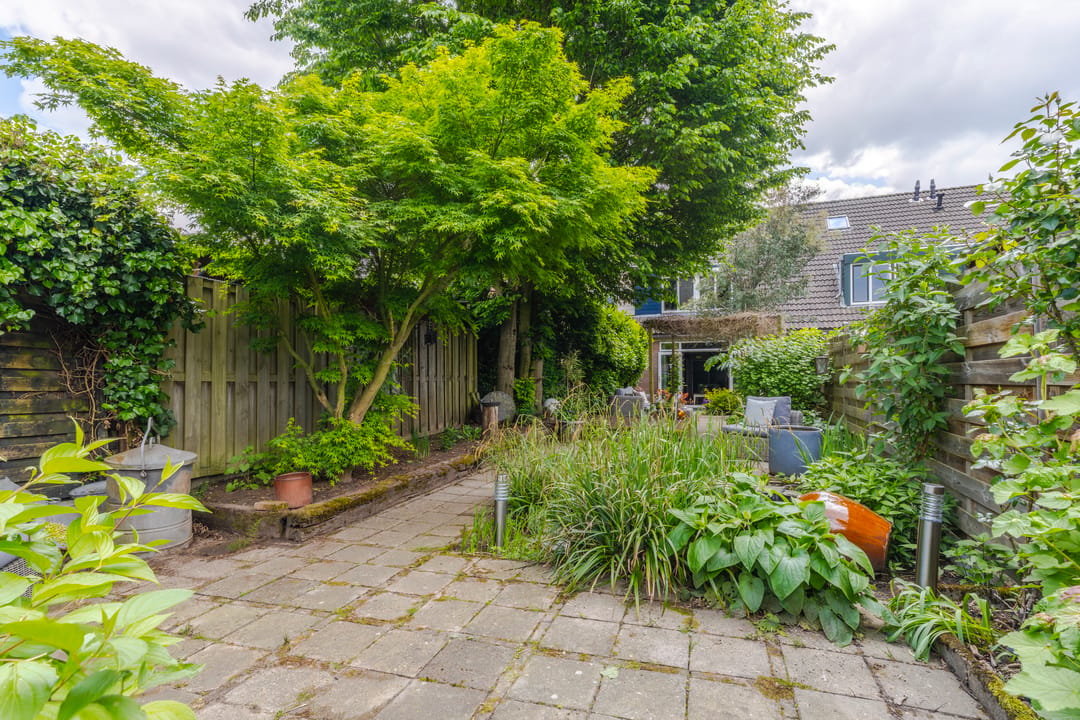 Spacious Family Home with Deep Garden and Private Driveway in Huissen — 17