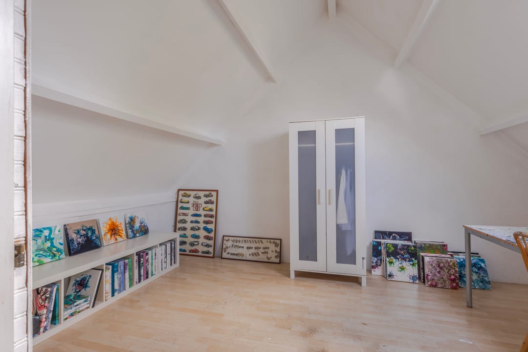 Spacious Family Home with Deep Garden and Private Driveway in Huissen — 28