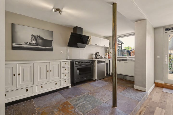 Tussenwoning te koop: Albert Schweitzerstraat 4, Venlo