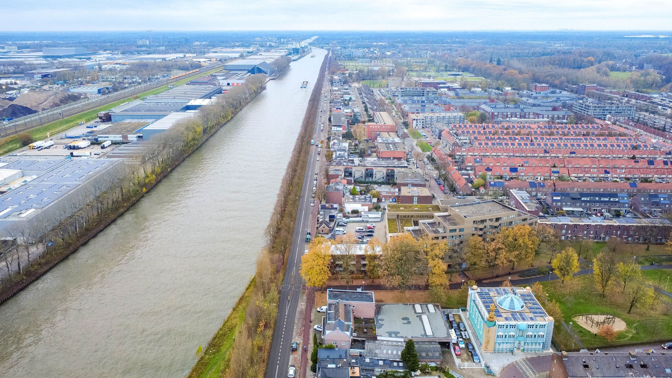 Light and Comfortable Apartment with Canal View in Green Utrecht — 24