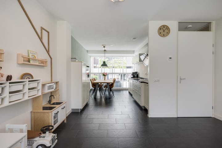 Tussenwoning te koop: Rechtsbuitenstraat 17, Kudelstaart