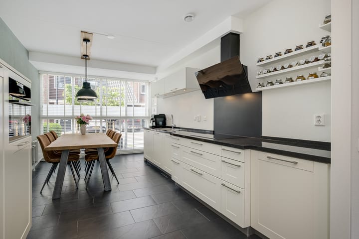 Tussenwoning te koop: Rechtsbuitenstraat 17, Kudelstaart
