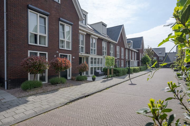 Tussenwoning te koop: Rechtsbuitenstraat 17, Kudelstaart