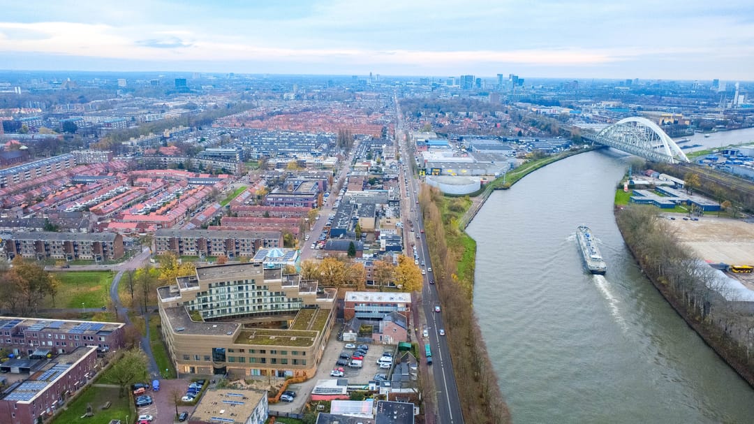 Light and Comfortable Apartment with Canal View in Green Utrecht — 23
