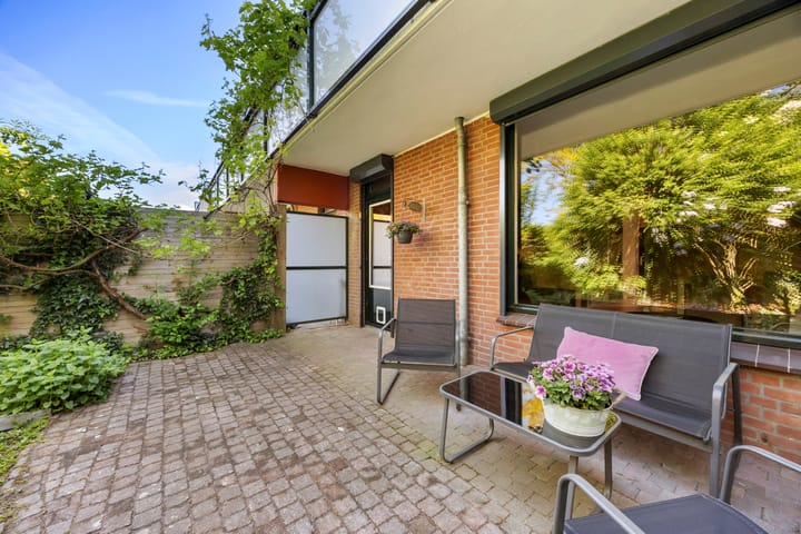 Photo 3 of Zwaluwstraat 9