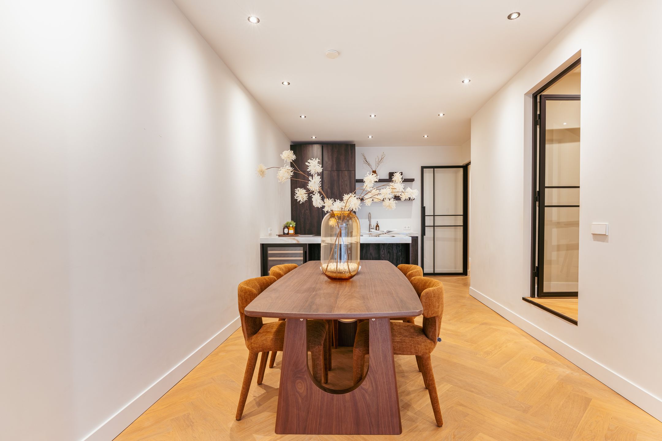 Stylish renovated ground floor apartment with sunny garden in De Pijp — 12