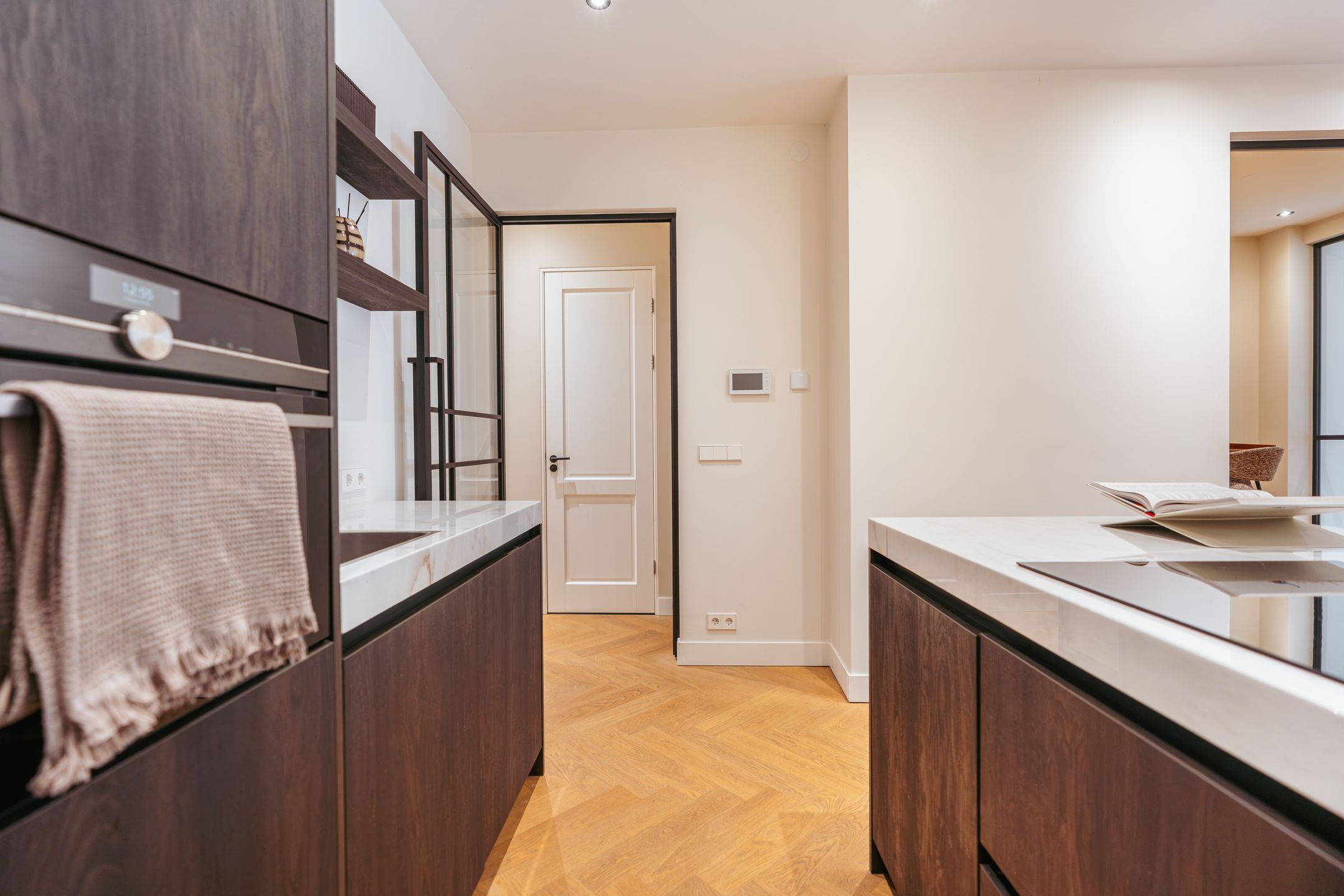 Stylish renovated ground floor apartment with sunny garden in De Pijp — 9