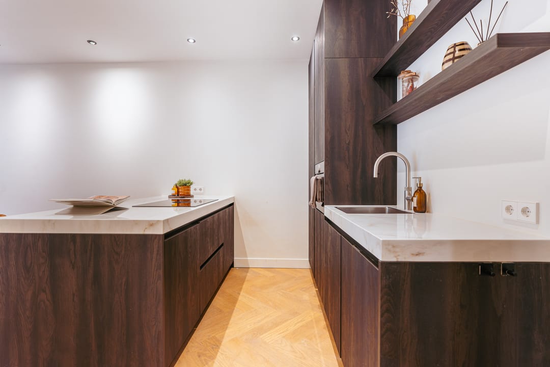 Stylish renovated ground floor apartment with sunny garden in De Pijp — 8