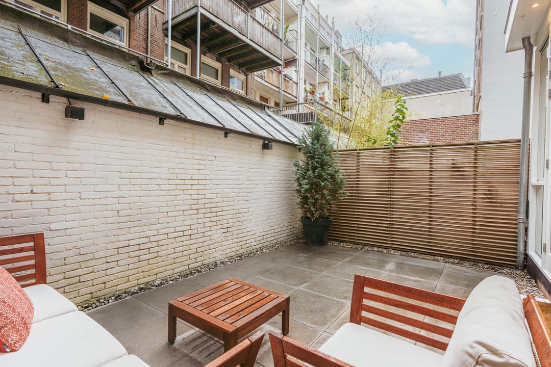 Stylish renovated ground floor apartment with sunny garden in De Pijp — 22