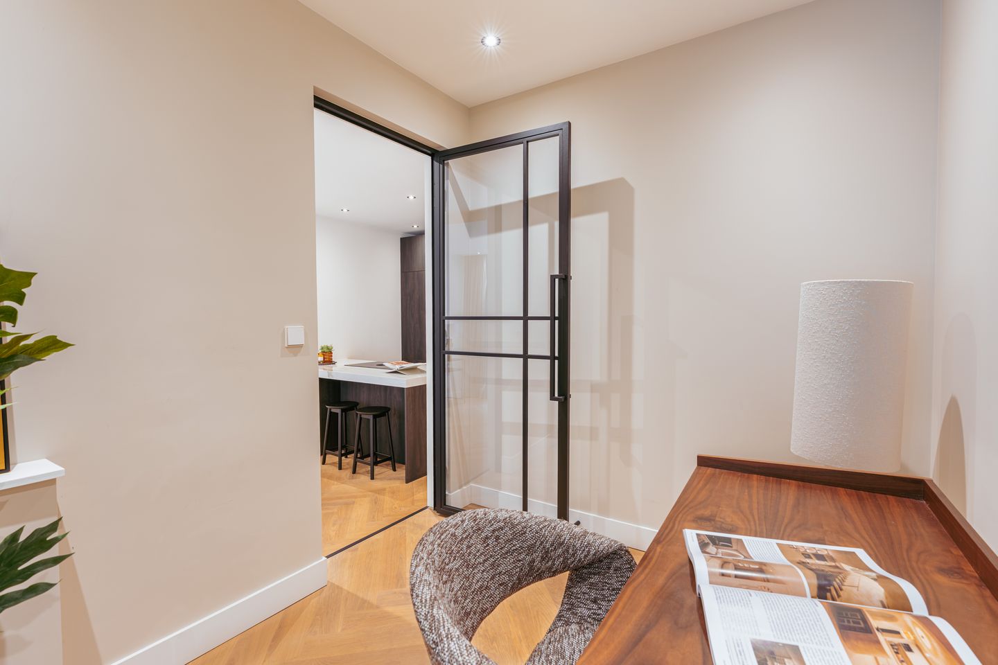 Stylish renovated ground floor apartment with sunny garden in De Pijp — 29