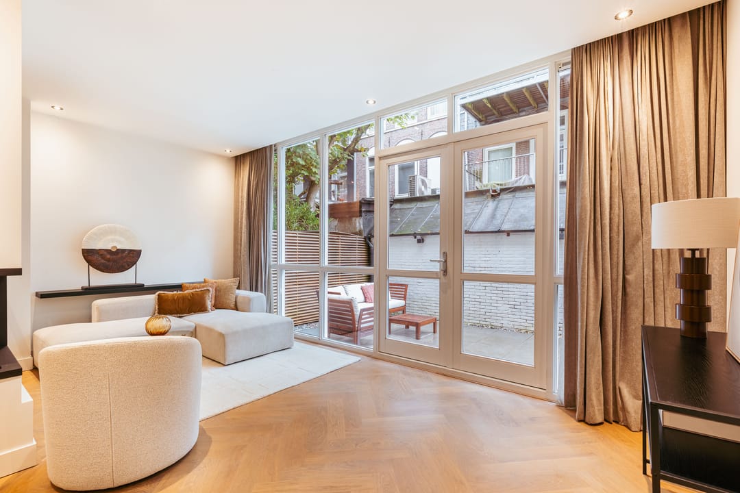 Stylish renovated ground floor apartment with sunny garden in De Pijp — 16