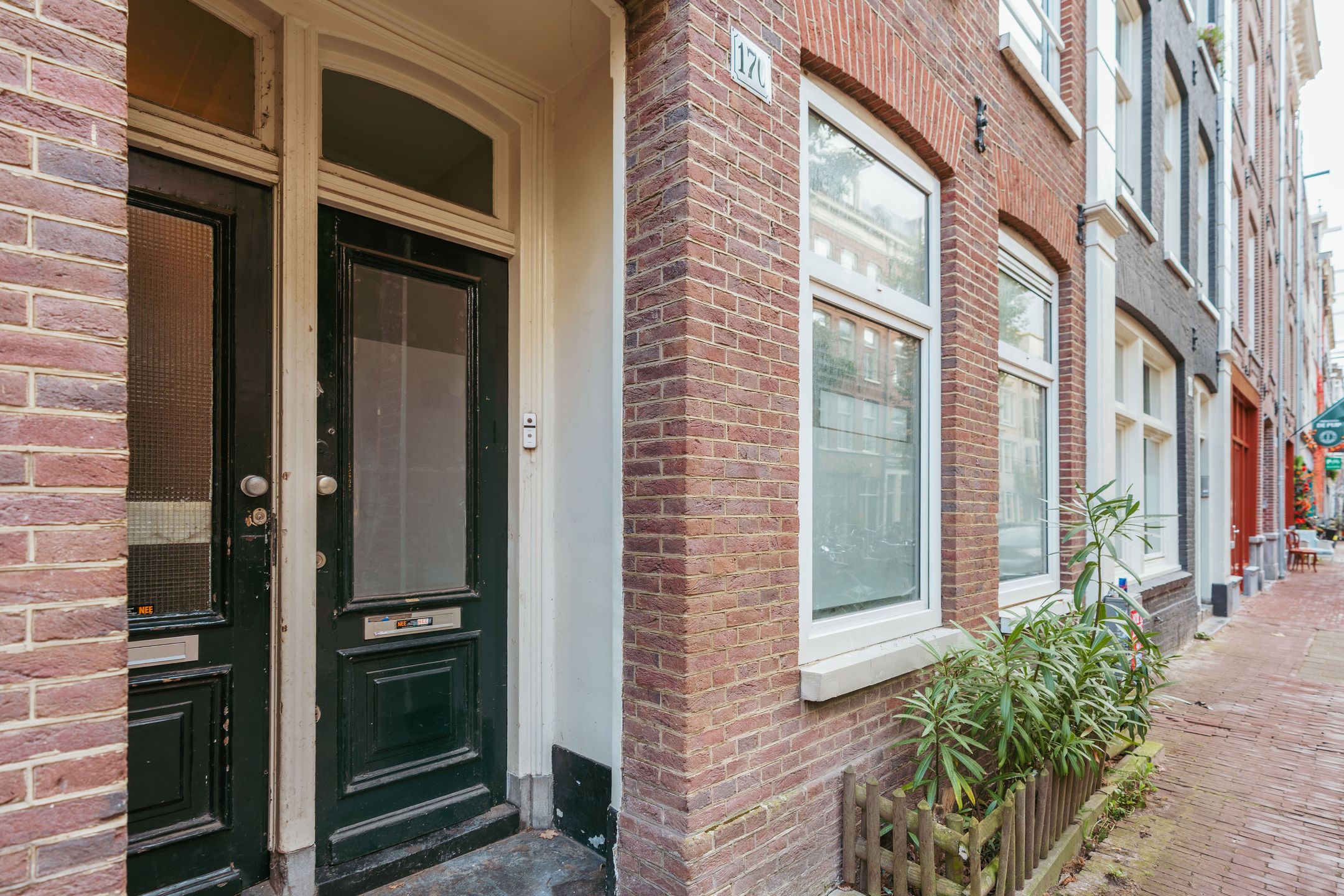 Stylish renovated ground floor apartment with sunny garden in De Pijp — 36