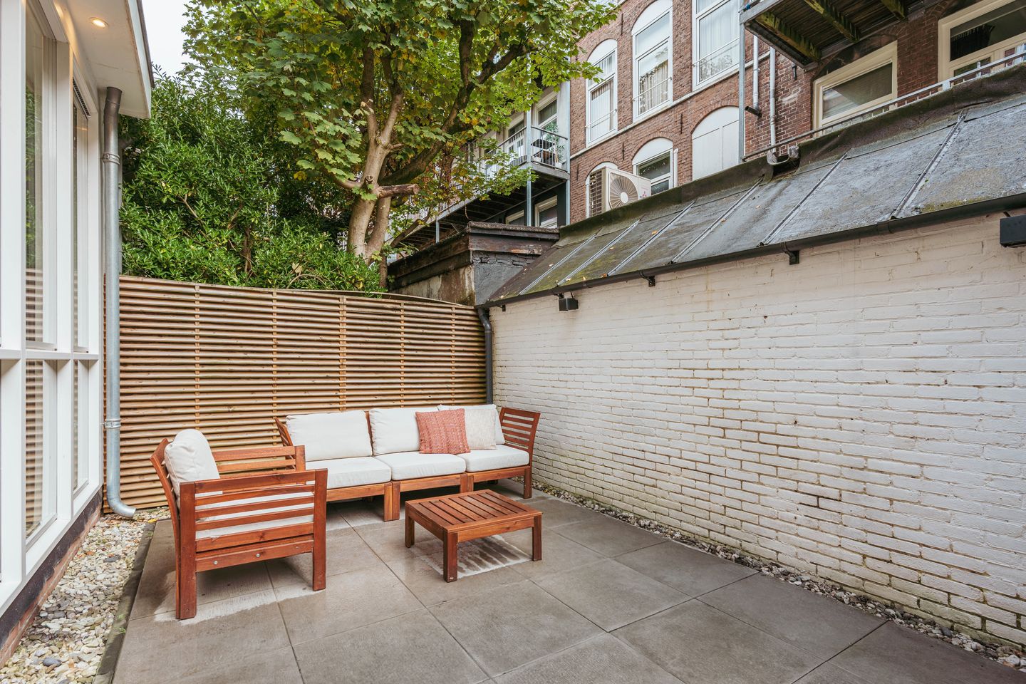 Stylish renovated ground floor apartment with sunny garden in De Pijp — 20
