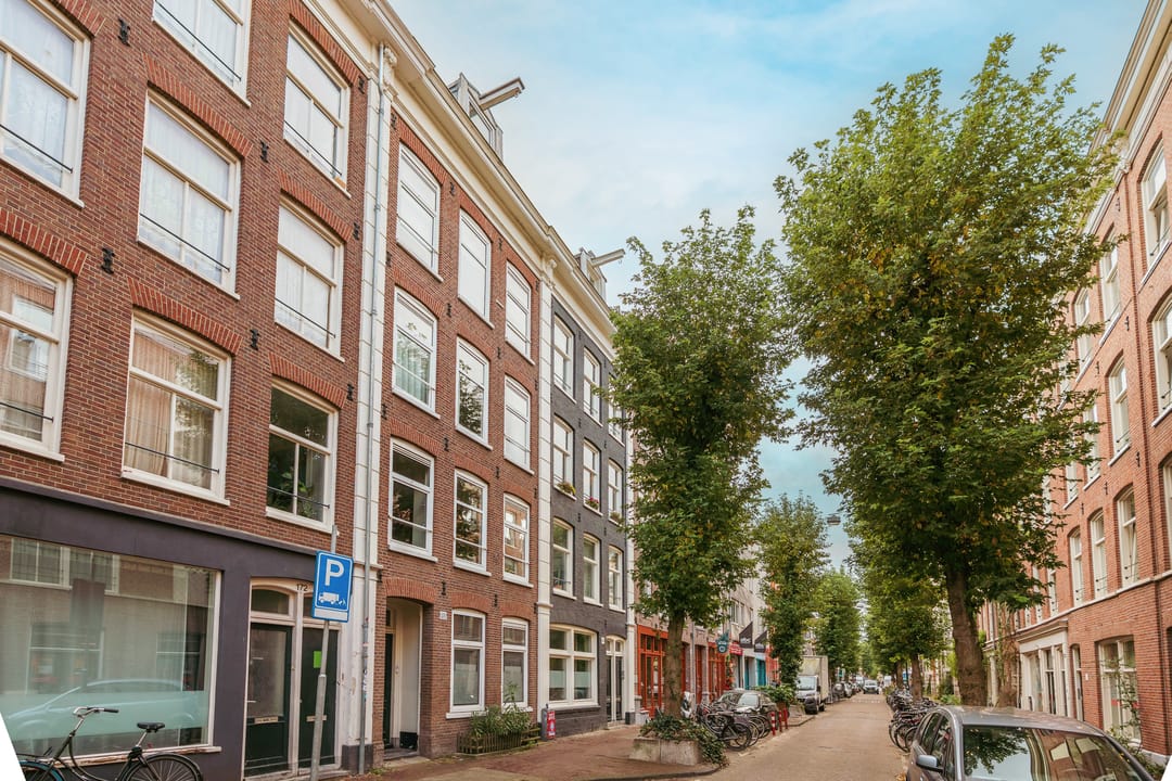 Stylish renovated ground floor apartment with sunny garden in De Pijp — 37