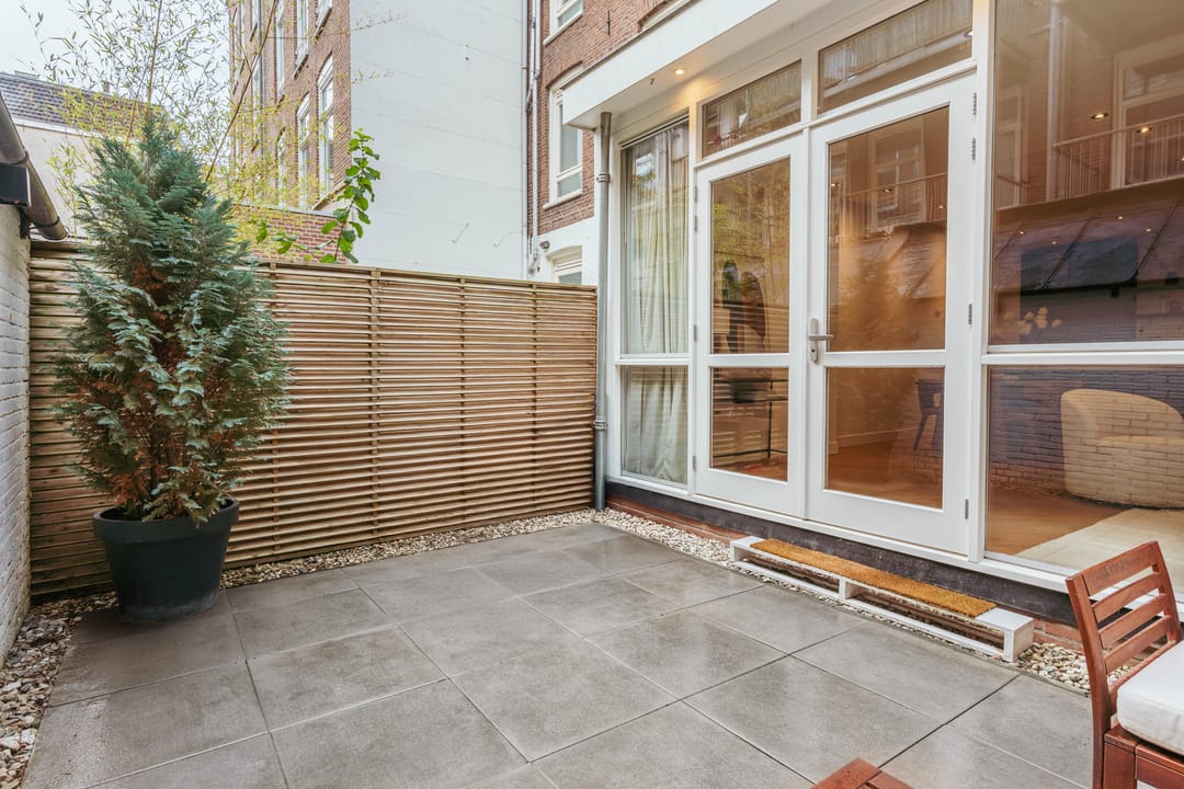 Stylish renovated ground floor apartment with sunny garden in De Pijp — 23