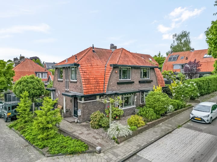 Twee-onder-één-kap te koop: Parallelweg 4, Rhenen