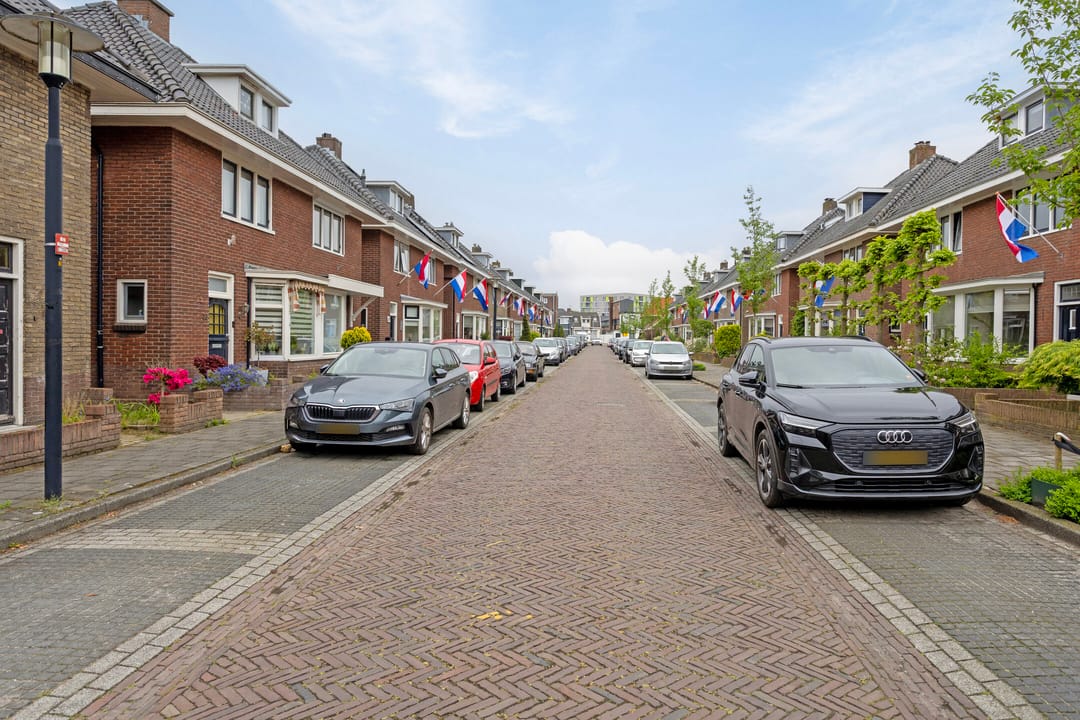 Photo 37 of Bernardstraat 40