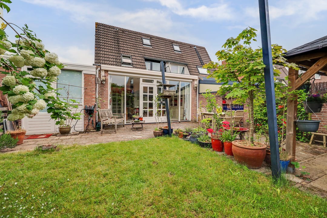 Charming Semi-Detached Home with Garden Room and Modern Kitchen in Vlijmen — 38