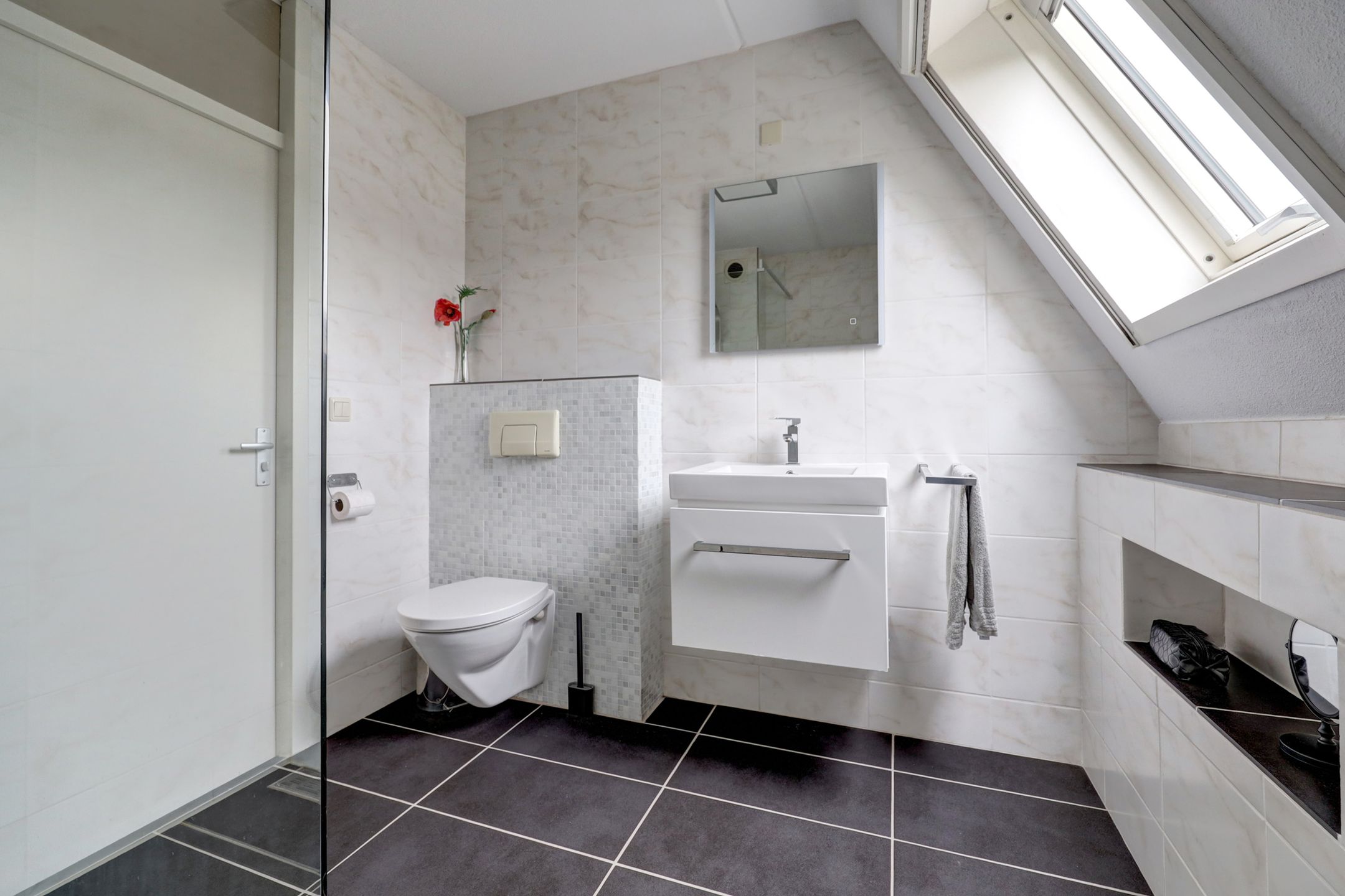 Charming Semi-Detached Home with Garden Room and Modern Kitchen in Vlijmen — 24