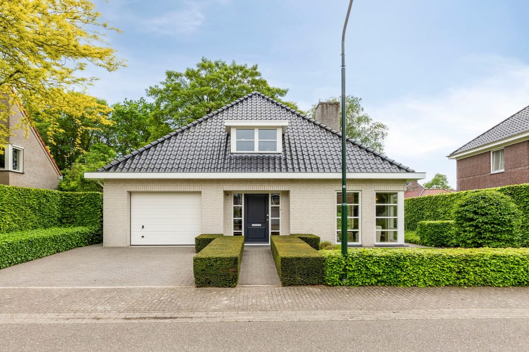 Vrijstaand landhuis met zonnepanelen nabij Strabrechtse Heide