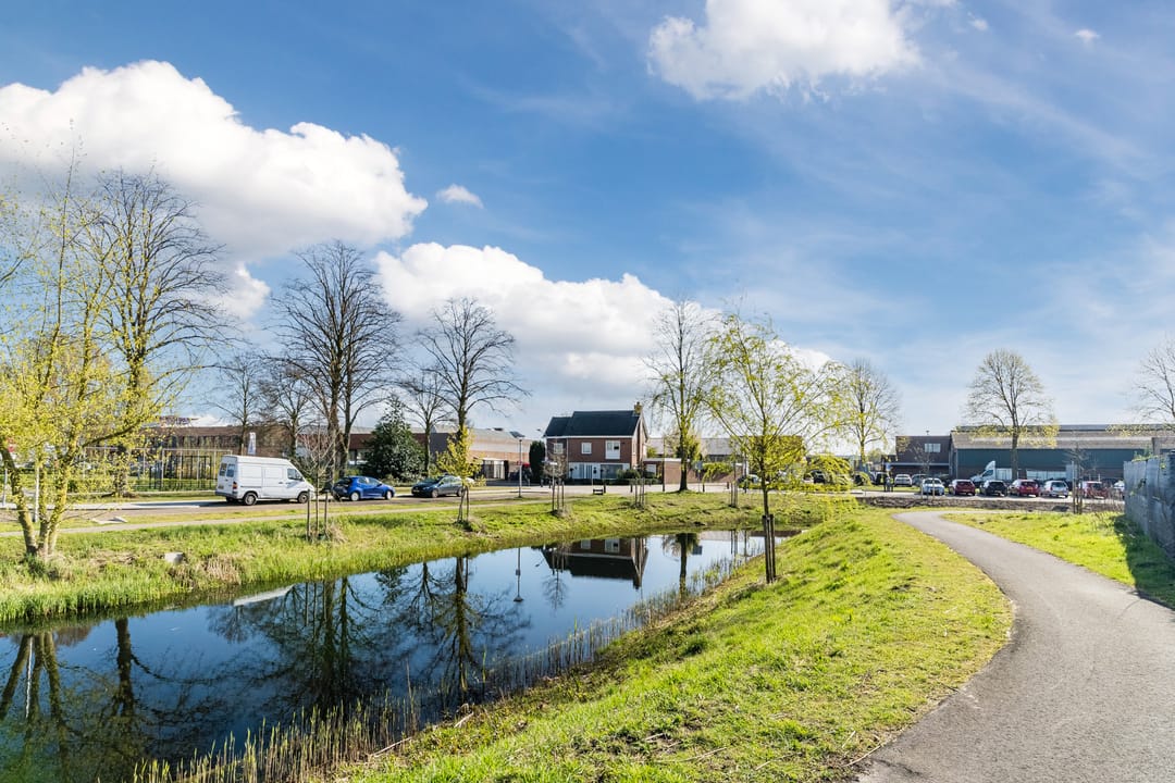 Modern Energy-Efficient Terraced House in Helmond — 38
