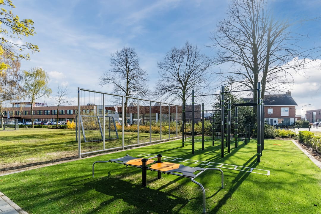 Modern Energy-Efficient Terraced House in Helmond — 43
