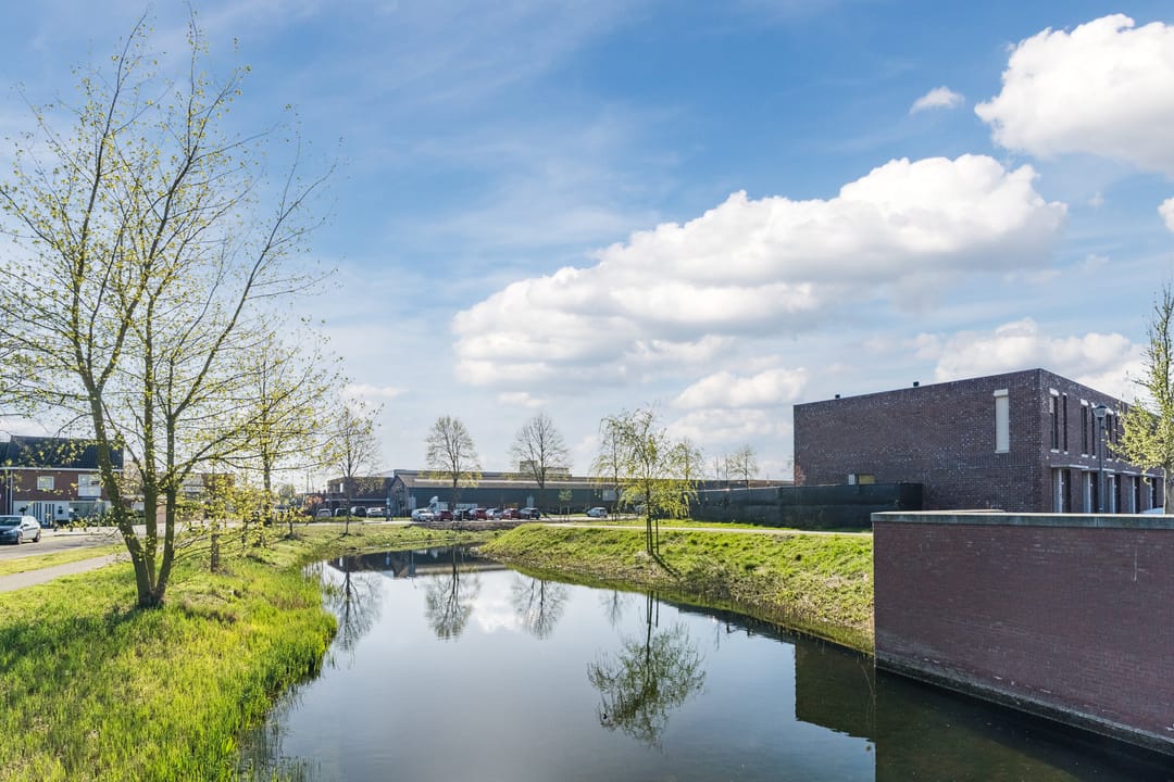 Modern Energy-Efficient Terraced House in Helmond — 41