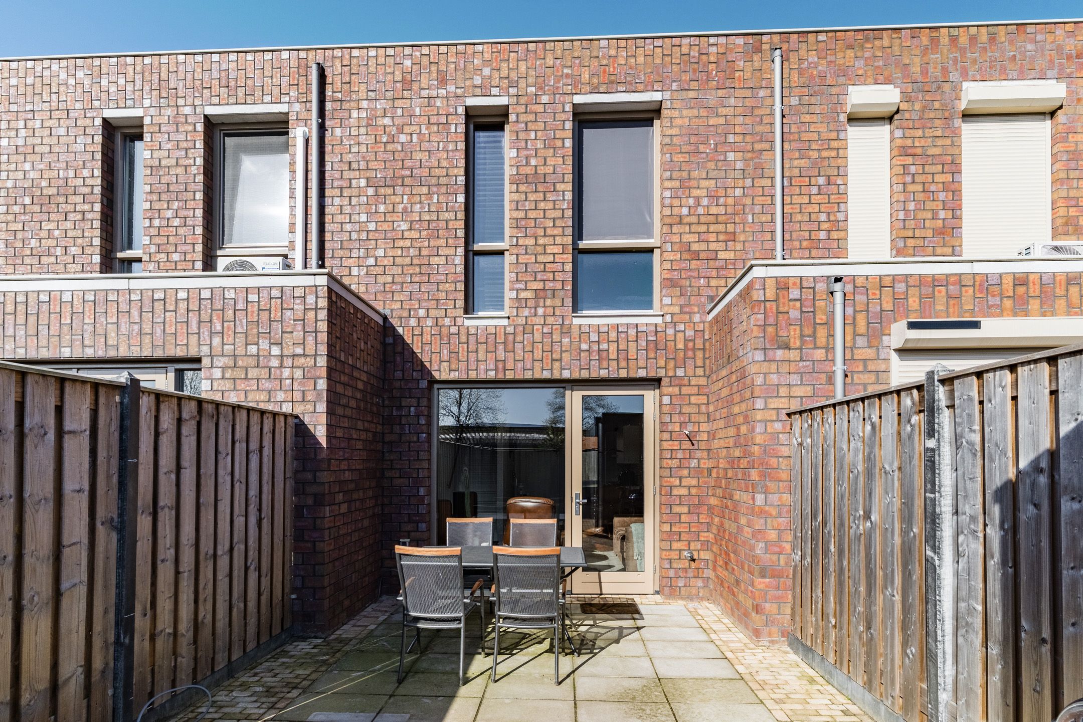 Modern Energy-Efficient Terraced House in Helmond — 36