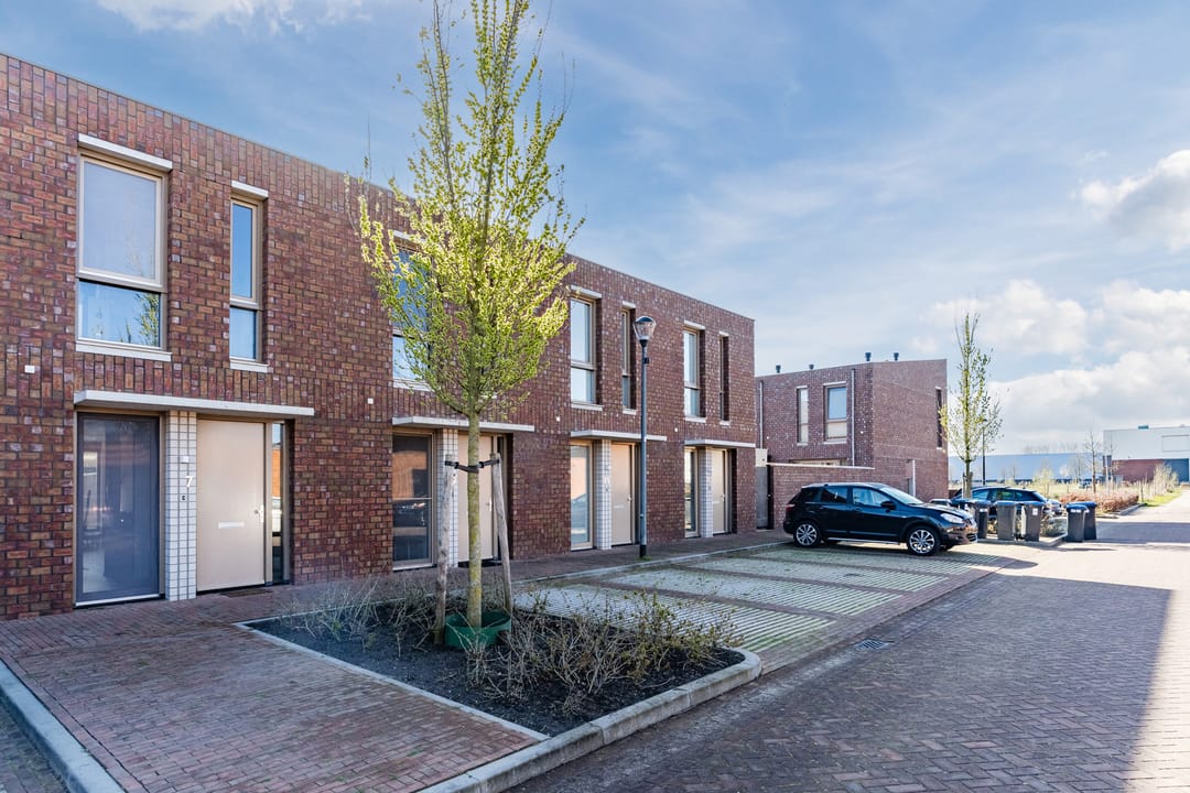 Modern Energy-Efficient Terraced House in Helmond — 47