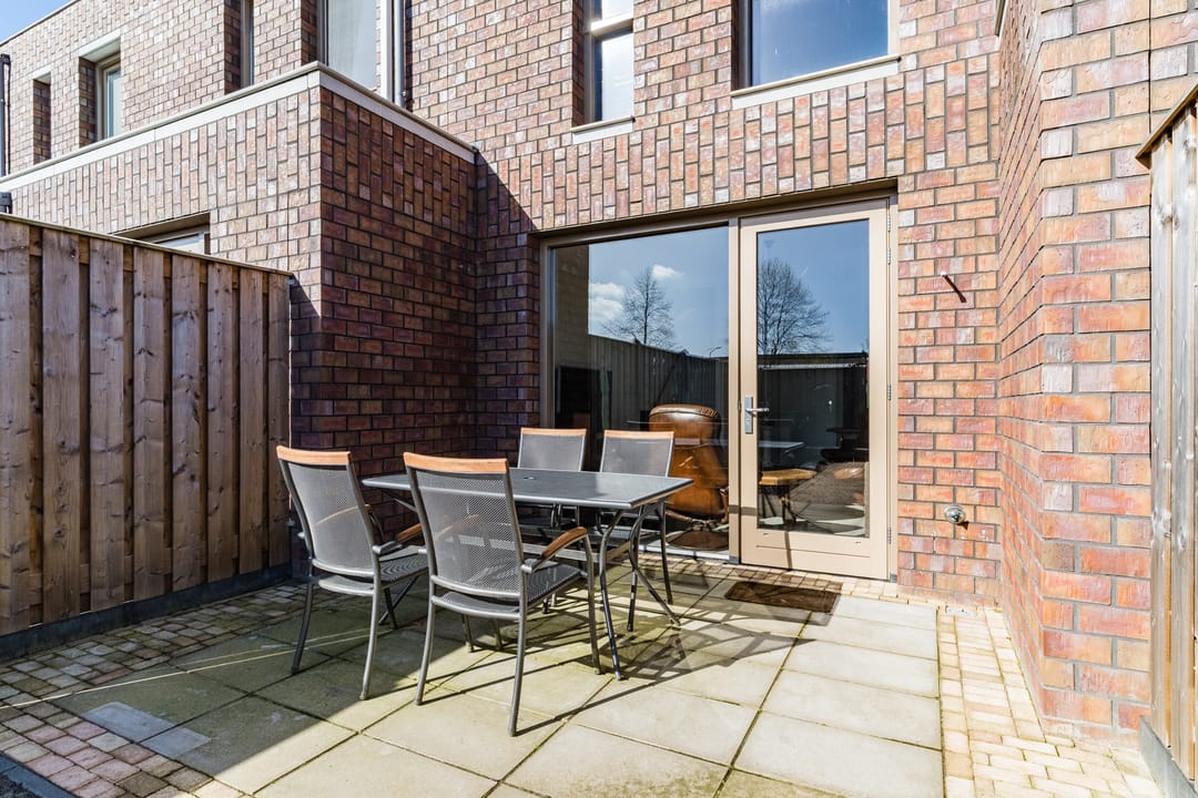 Modern Energy-Efficient Terraced House in Helmond — 37