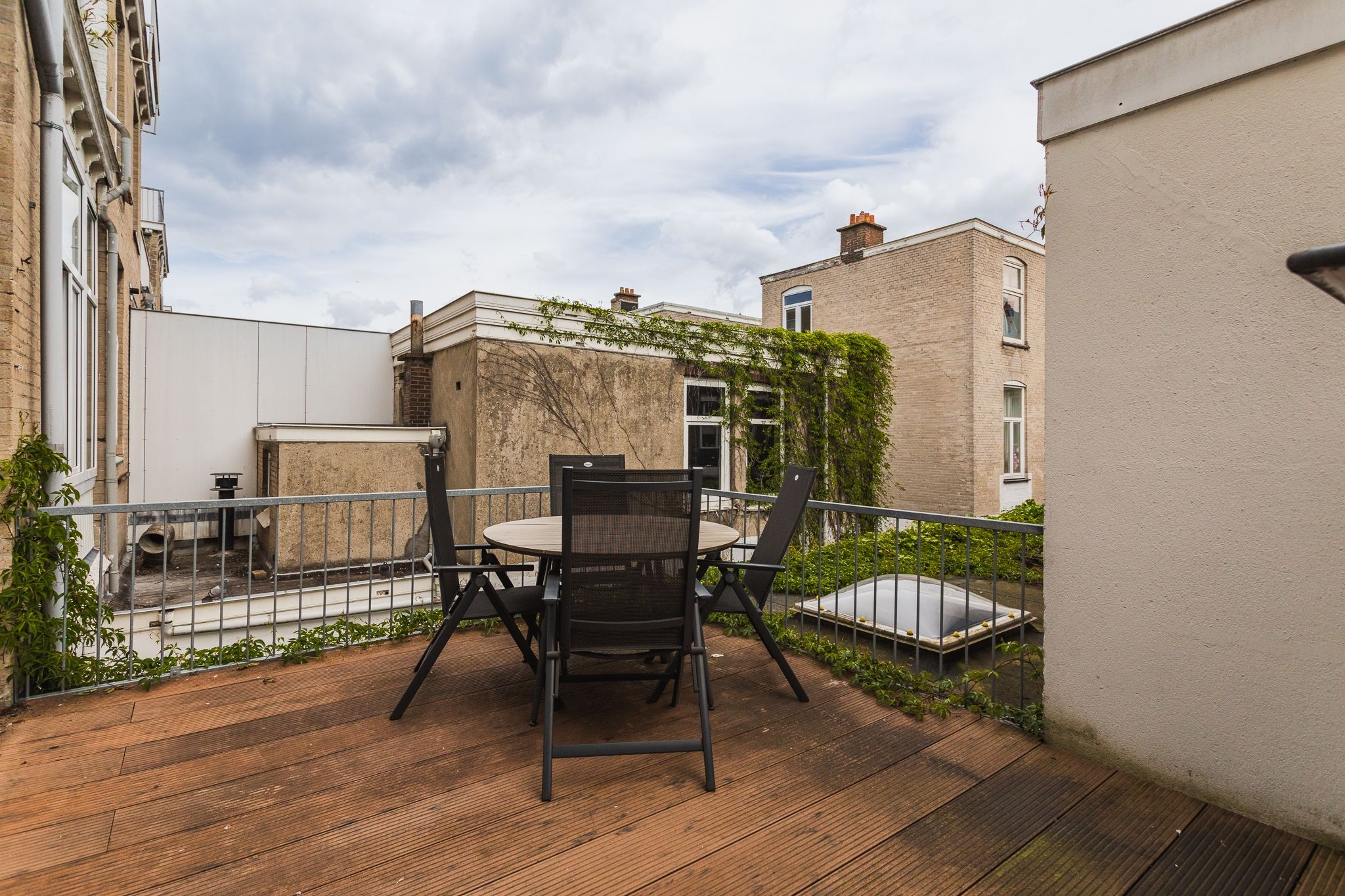Charming first-floor apartment with private rooftop terrace in prime Statenkwartier — 21