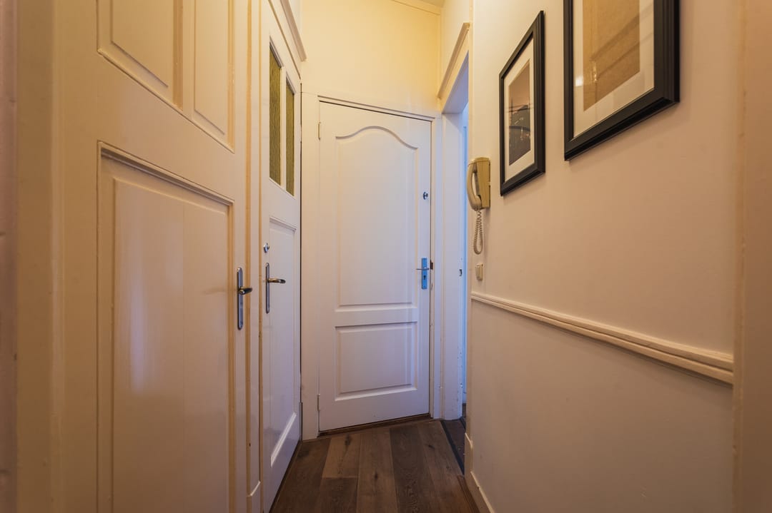 Charming first-floor apartment with private rooftop terrace in prime Statenkwartier — 32