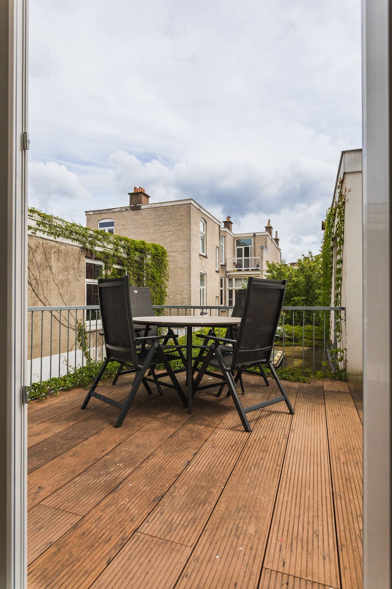 Charming first-floor apartment with private rooftop terrace in prime Statenkwartier — 24