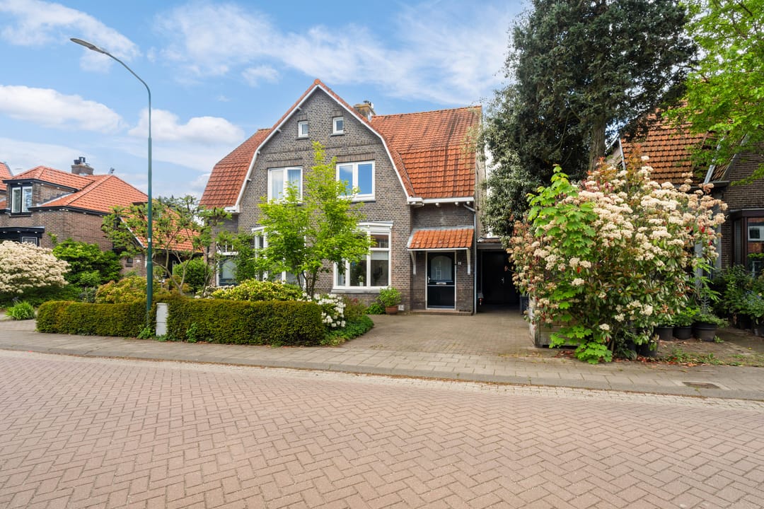 Charmant Halfvrijstaand Gezinswoning met Tuinkamer