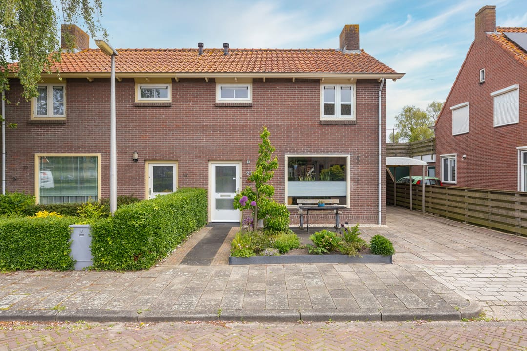 Photo 1 of van Velzenstraat 27