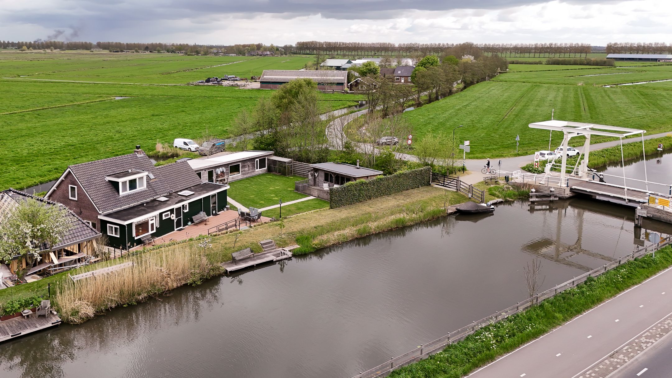 Detached Waterfront Home with Private Dock in Rural Wilnis — 9