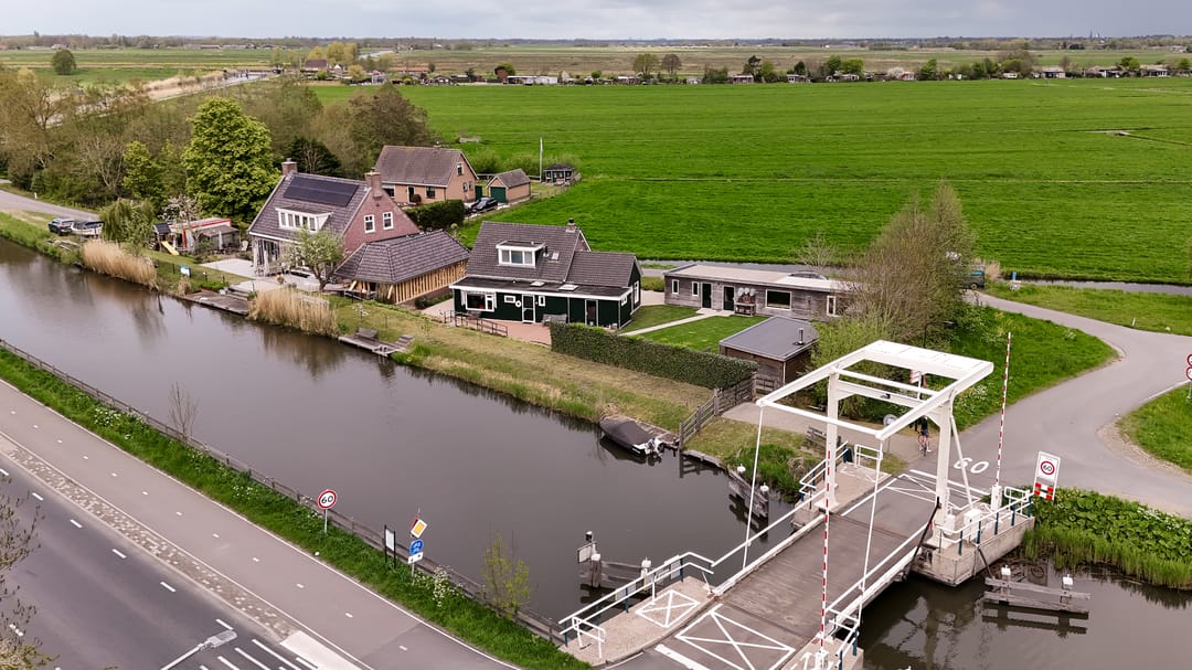 Detached Waterfront Home with Private Dock in Rural Wilnis — 8