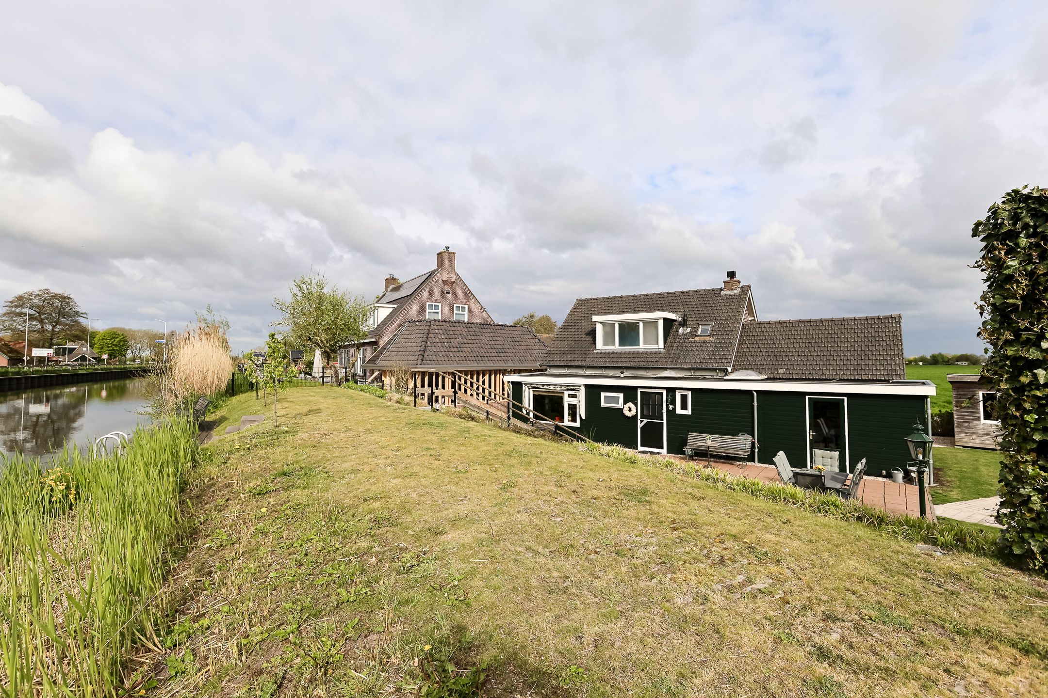 Detached Waterfront Home with Private Dock in Rural Wilnis — 72