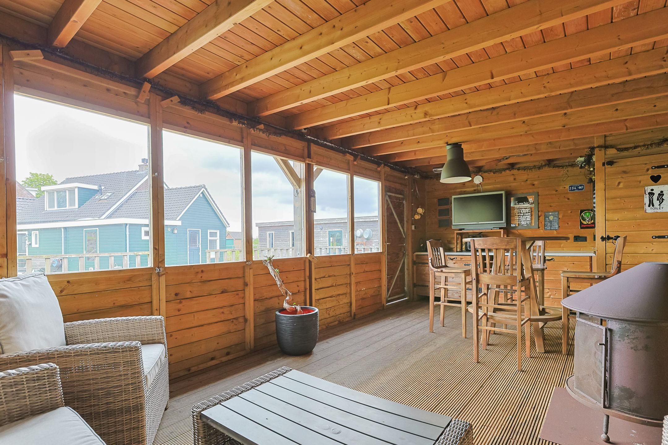 Detached Waterfront Home with Private Dock in Rural Wilnis — 60