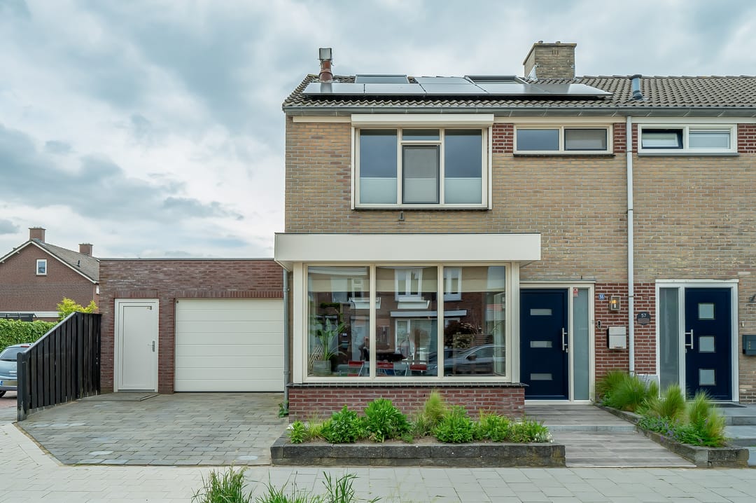 Ruime Hoekwoning met Garage en Vier Slaapkamers in Steenbergen-Zuid
