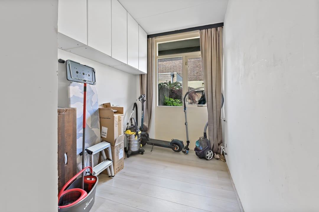 Charming ground-floor apartment with spacious garden in Laakkwartier — 13