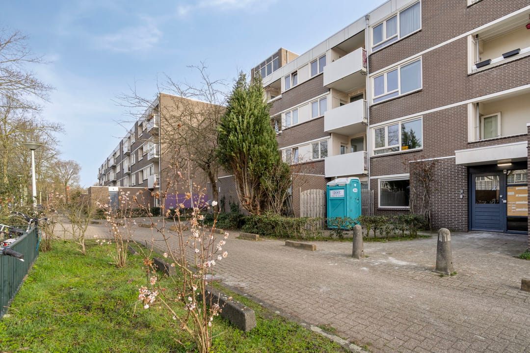 Renovated Ground Floor Apartment with Garden in Green Amsterdam South-East — 28